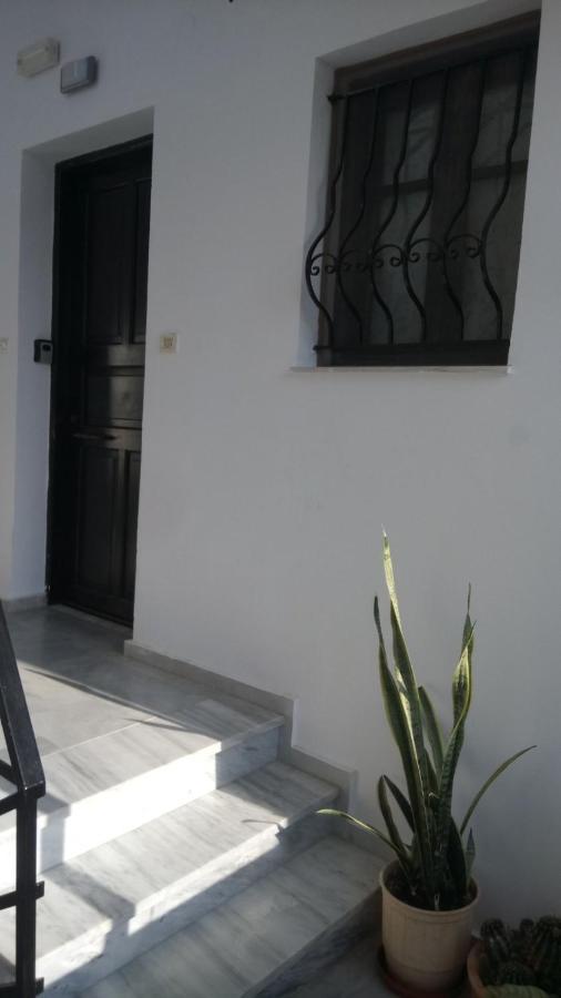 Phoeve Apt-Lovely 1-Br Rental Near The Beach Kalathas Exterior photo
