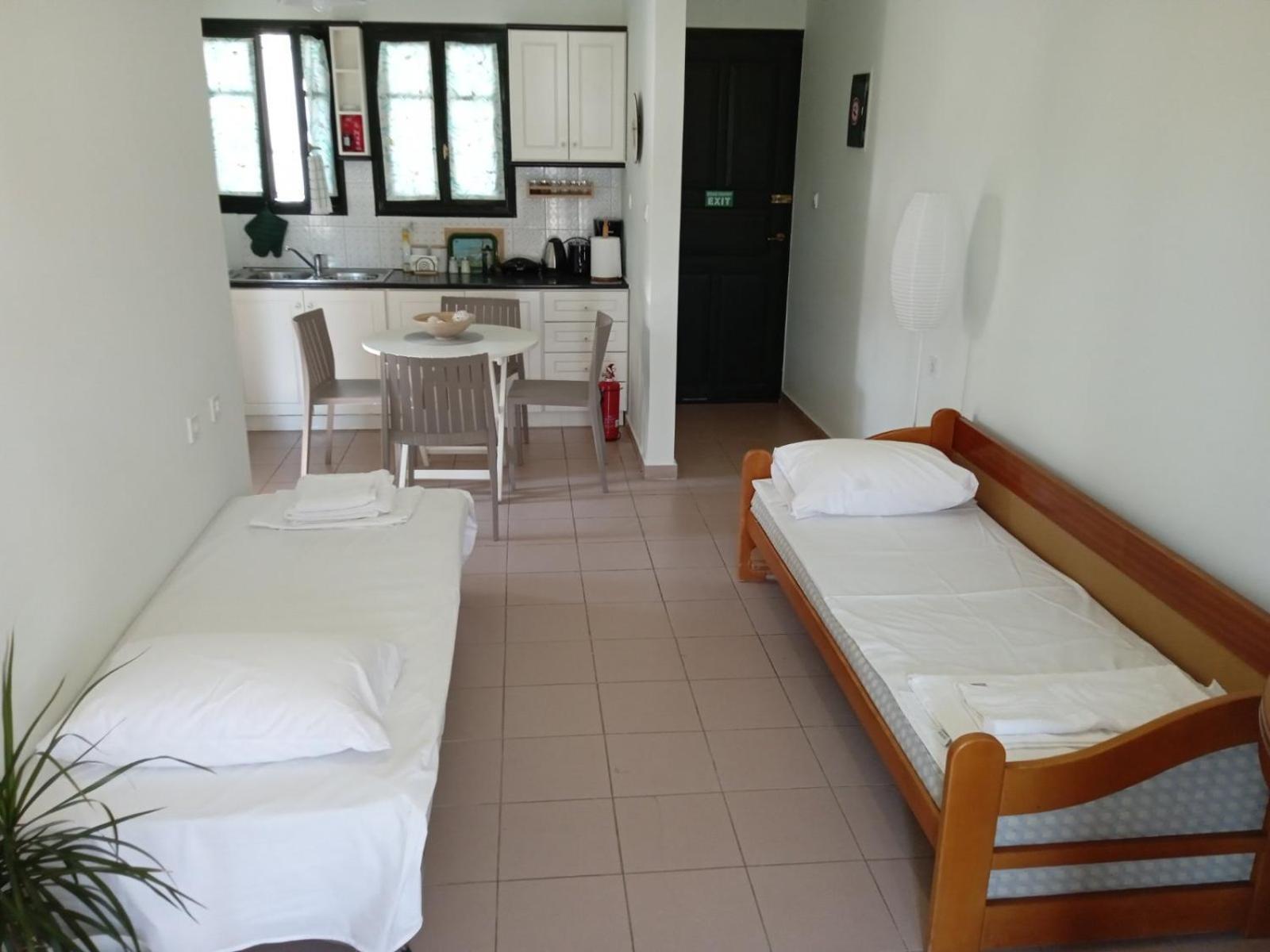 Phoeve Apt-Lovely 1-Br Rental Near The Beach Kalathas Exterior photo